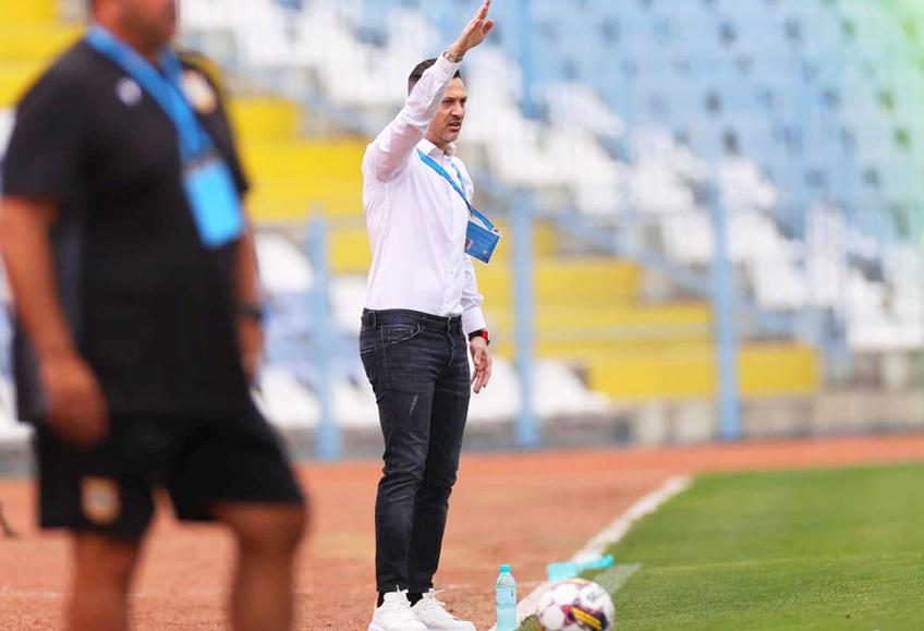 CS Universitatea Craiova a învins-o cu șansă pe CS Mioveni, scor 1-0, dar Mirel Rădoi (41 de ani) are motive de nemulțumire. Noul antrenor al oltenilor s-a plâns de starea gazonului de la Severin.