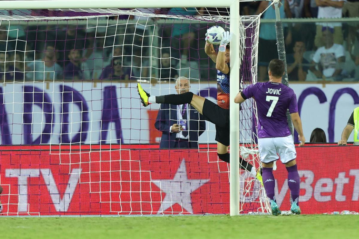 Iată cum a gafat Ionuț Radu în minutul 90+5 din Fiorentina - Cremonese! Românul, în genunchi. Nimeni nu l-a putut consola