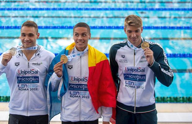 „David Popovici e un geniu nebun” » Reverențele colegilor de podium pentru înotătorul român după finala la 100 metri