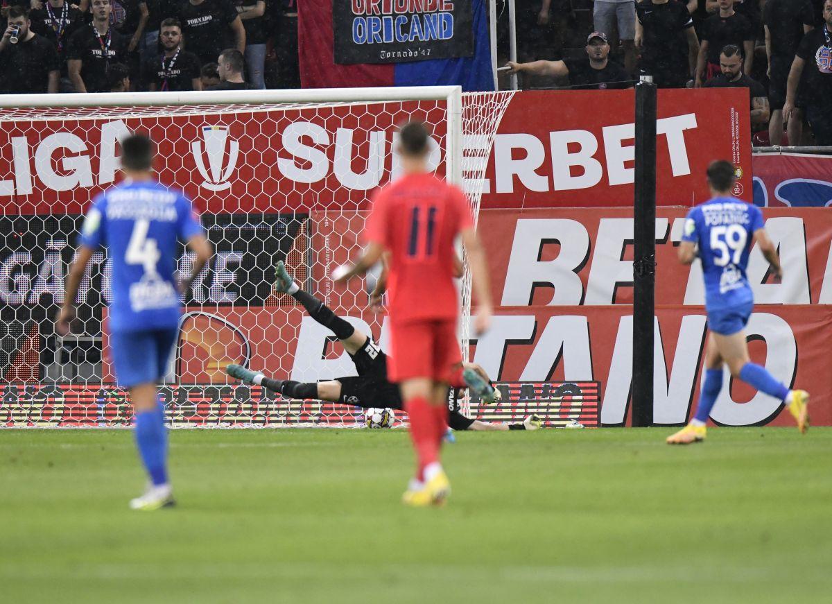 O repriză catastrofe, o repriză zmei! Roș-albaștrii au întors-o pe Chindia în 10 minute, pentru prima victorie a sezonului în Liga 1