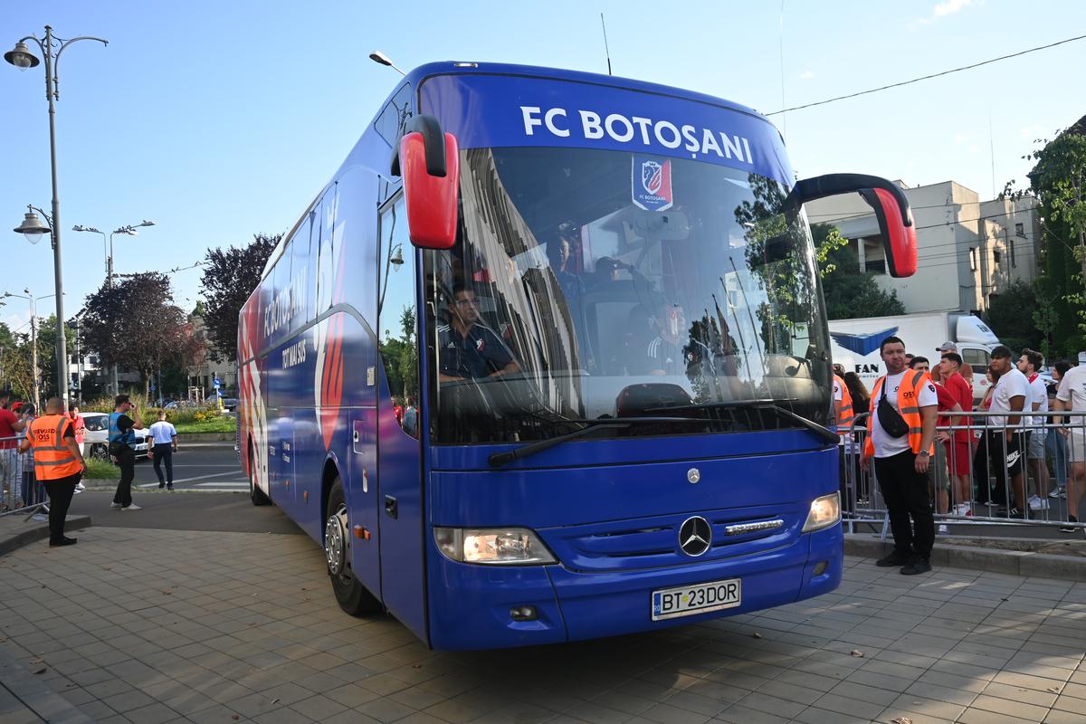 Ovidiu Burcă jubilează după prima victorie și are un mesaj pentru fotbalistul schimbat la pauză: „Tricoul lui Dinamo e greu!”