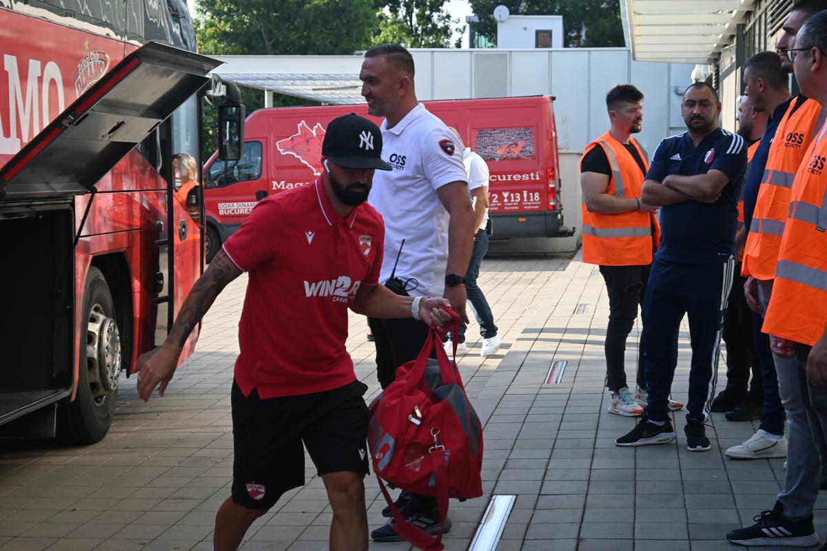 Ovidiu Burcă jubilează după prima victorie și are un mesaj pentru fotbalistul schimbat la pauză: „Tricoul lui Dinamo e greu!”