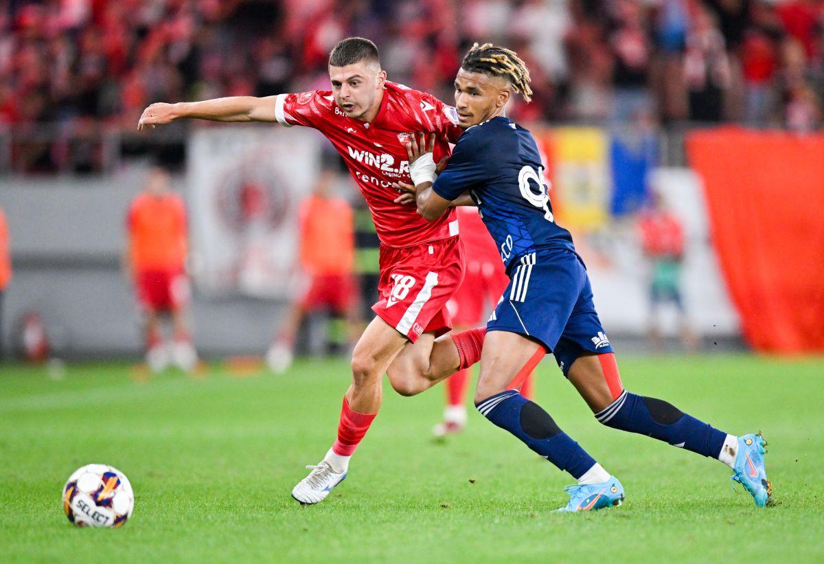 Cojocarule, ai dormit în prima repriză? A permis desfășurarea meciului Dinamo - FC Botoșani deși regulamentul a fost încălcat flagrant