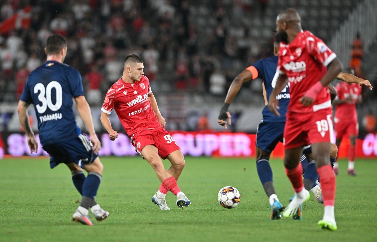 Cojocarule, ai dormit în prima repriză? A permis desfășurarea meciului Dinamo - FC Botoșani deși regulamentul a fost încălcat flagrant