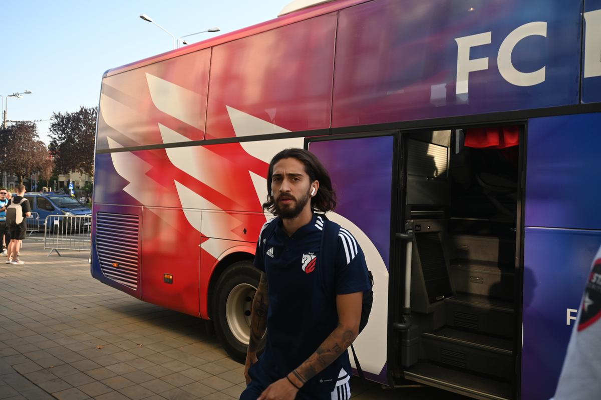 Ovidiu Burcă jubilează după prima victorie și are un mesaj pentru fotbalistul schimbat la pauză: „Tricoul lui Dinamo e greu!”