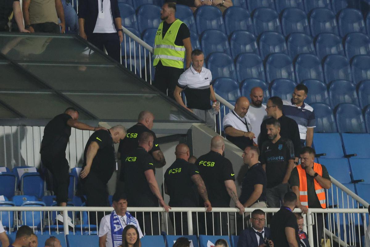 Scandal la finalul meciului Drita - FCSB » Fanii kosovari au venit spre gardurile care apărau terenul: „Țiganii, țiganii!”