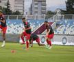 Edjouma, Crețu, Mihai Popescu - Drita - FCSB, imagini de pe gazon, înainte de meci/ foto: Ionuț Iordache (GSP)