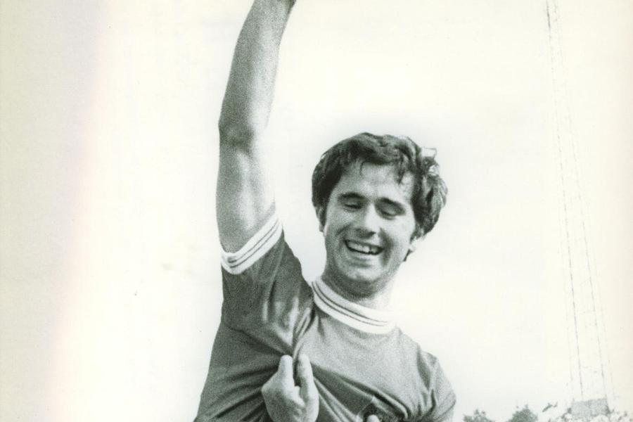 Gerd Muller, în tinerețe „Hadde” a bombardat Bundesliga, a ajuns campion mondial, apoi s-a refugiat între sticle și și-a pierdut, la propriu, toate amintirile! Povestea uluitoare a unui geniu al fotbalului