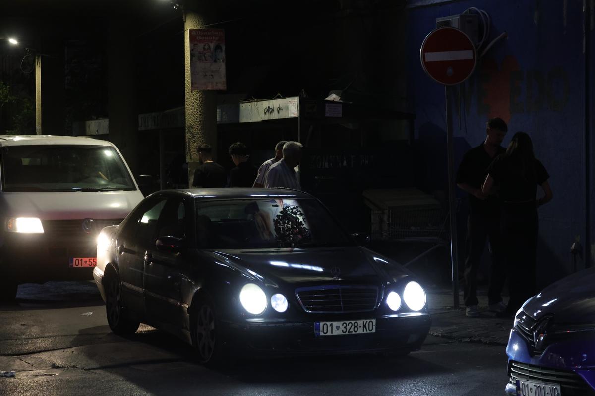 La pas prin cea mai ieftină capitală din Balcani » Cum arată Priştina la 17 ani de la declararea independenţei: lux și opulență prin mizerie