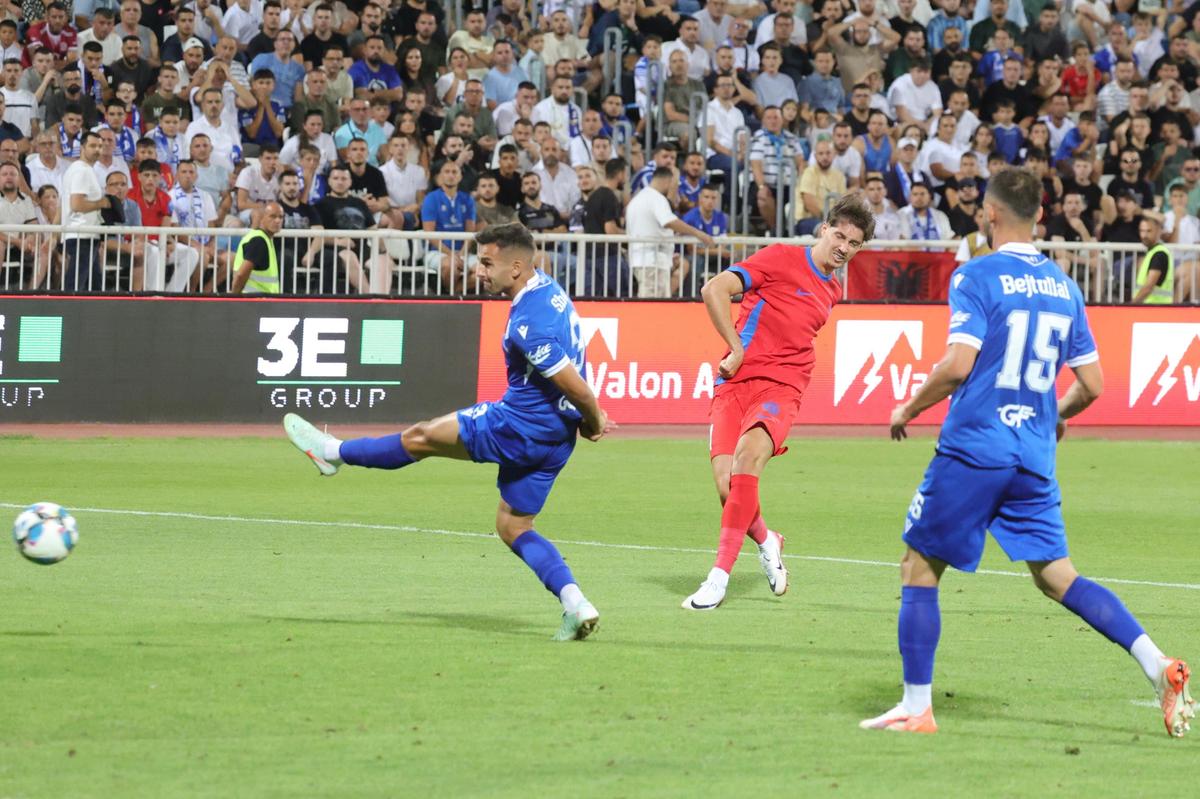 Imediat după calificarea în play-off-ul Europa League, Gigi Becali a anunțat două transferuri la FCSB