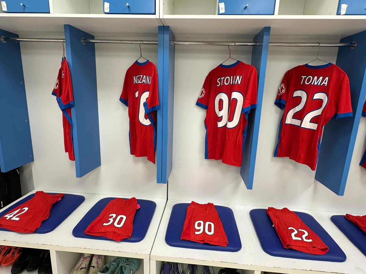 Imagini geniale din vestiarul FCSB » Ce „meniu” au campionii României înaintea meciului decisiv din Kosovo
