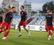 Șut, Bîrligea, Miculescu - Drita - FCSB, imagini de pe gazon, înainte de meci/ foto: Ionuț Iordache (GSP)