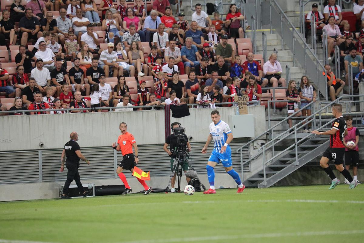 Universitatea Craiova merge în play-off, la capătul celei mai nebune „duble” din Conference League » Întoarsă de la 0-4, echipa lui Rădoi s-a descătușat în prelungiri! Pe cine va înfrunta