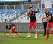 Miculescu și Chiricheș - Drita - FCSB, imagini de pe gazon, înainte de meci/ foto: Ionuț Iordache (GSP)