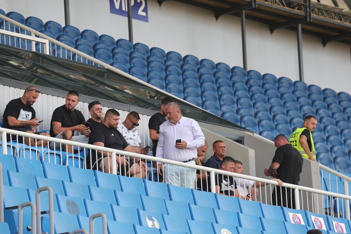 Suporterii care au făcut deplasarea cu FCSB pentru meciul cu Drita / Foto: GSP
