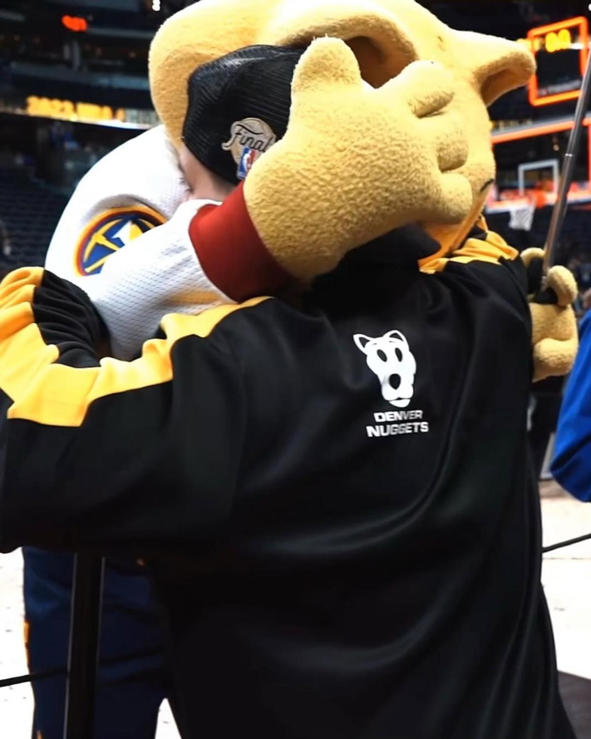 Mascota echipei, concediată după operație, dă în judecată clubul: „M-au trădat!”