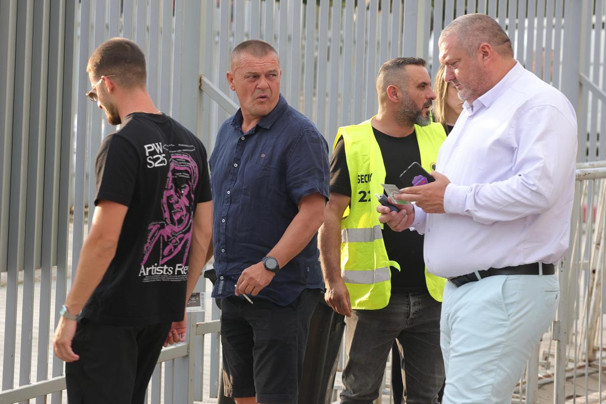 Cine o susține pe FCSB în deplasarea cu Drita? Mustață și alți lideri de galerie au primit locuri la VIP