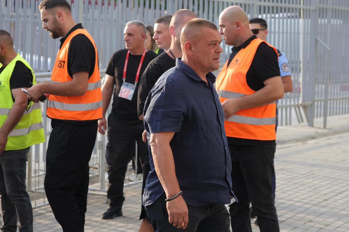 Cine o susține pe FCSB în deplasarea cu Drita? Mustață și alți lideri de galerie au primit locuri la VIP
