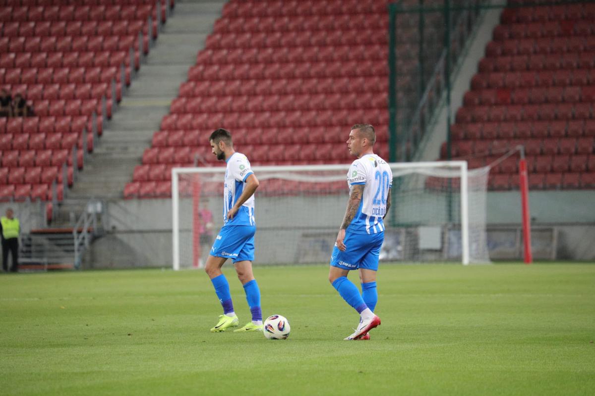 Universitatea Craiova merge în play-off, la capătul celei mai nebune „duble” din Conference League » Întoarsă de la 0-4, echipa lui Rădoi s-a descătușat în prelungiri! Pe cine va înfrunta