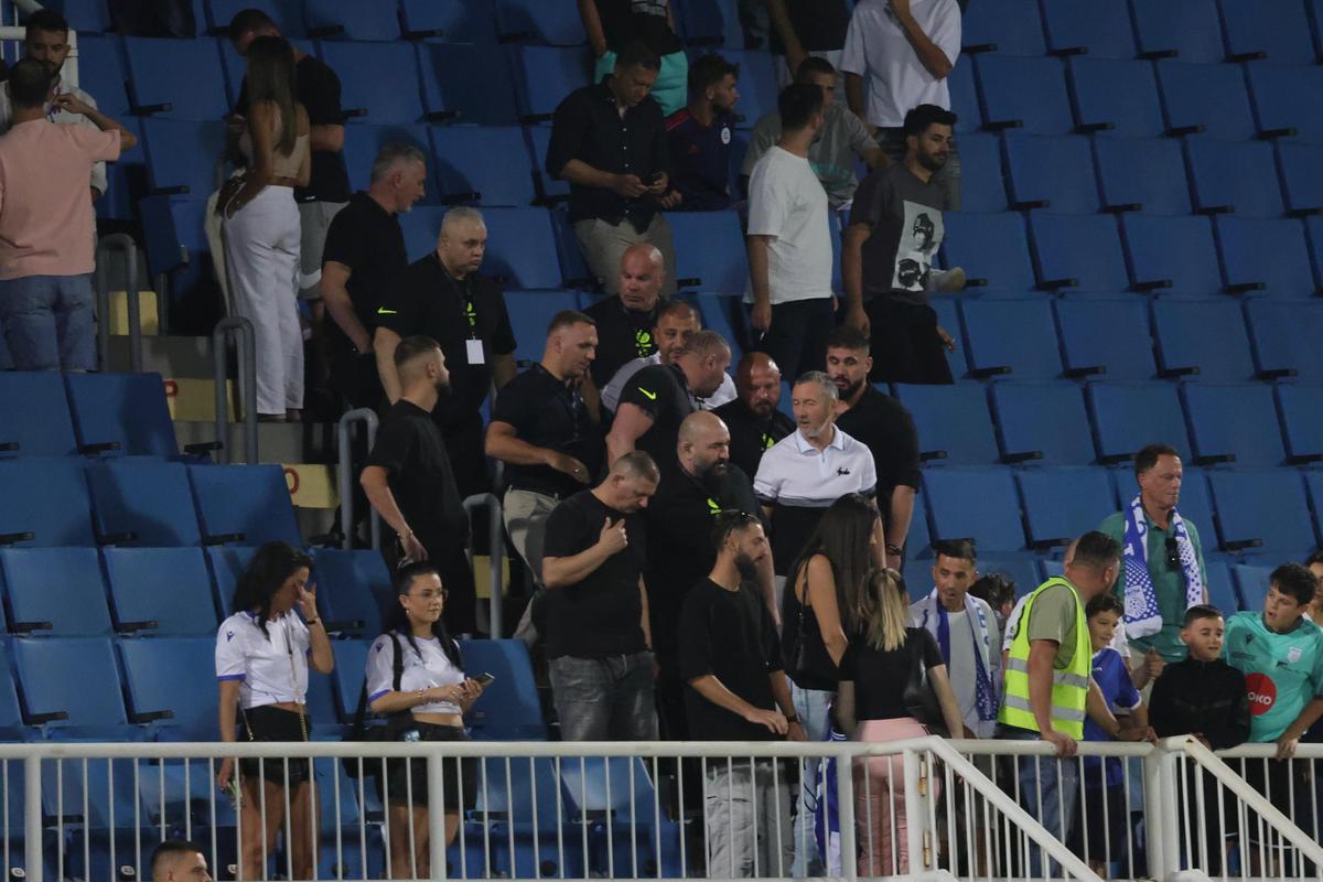 Scandal la finalul meciului Drita - FCSB » Fanii kosovari au venit spre gardurile care apărau terenul: „Țiganii, țiganii!”
