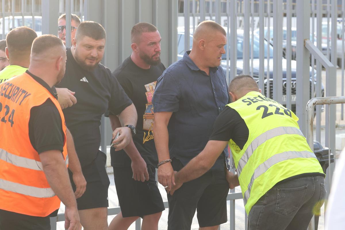 Cine o susține pe FCSB în deplasarea cu Drita? Mustață și alți lideri de galerie au primit locuri la VIP