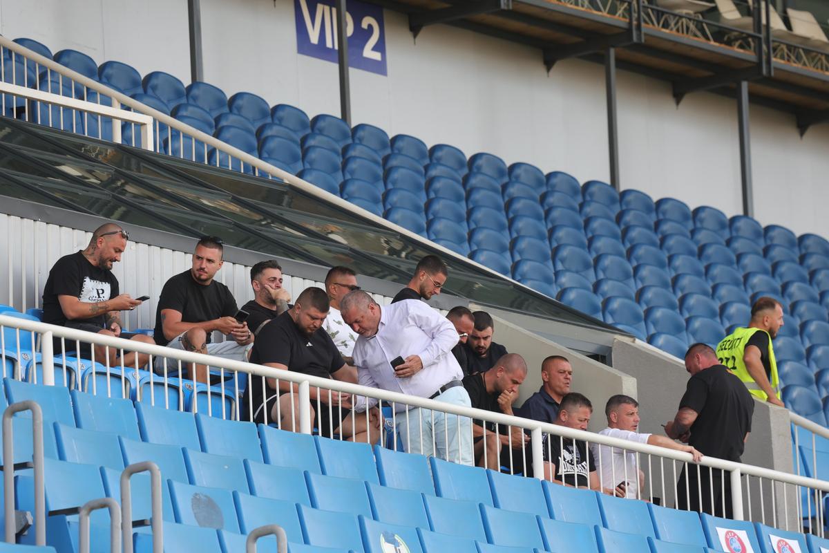 Suporterii care au făcut deplasarea cu FCSB pentru meciul cu Drita / Foto: GSP