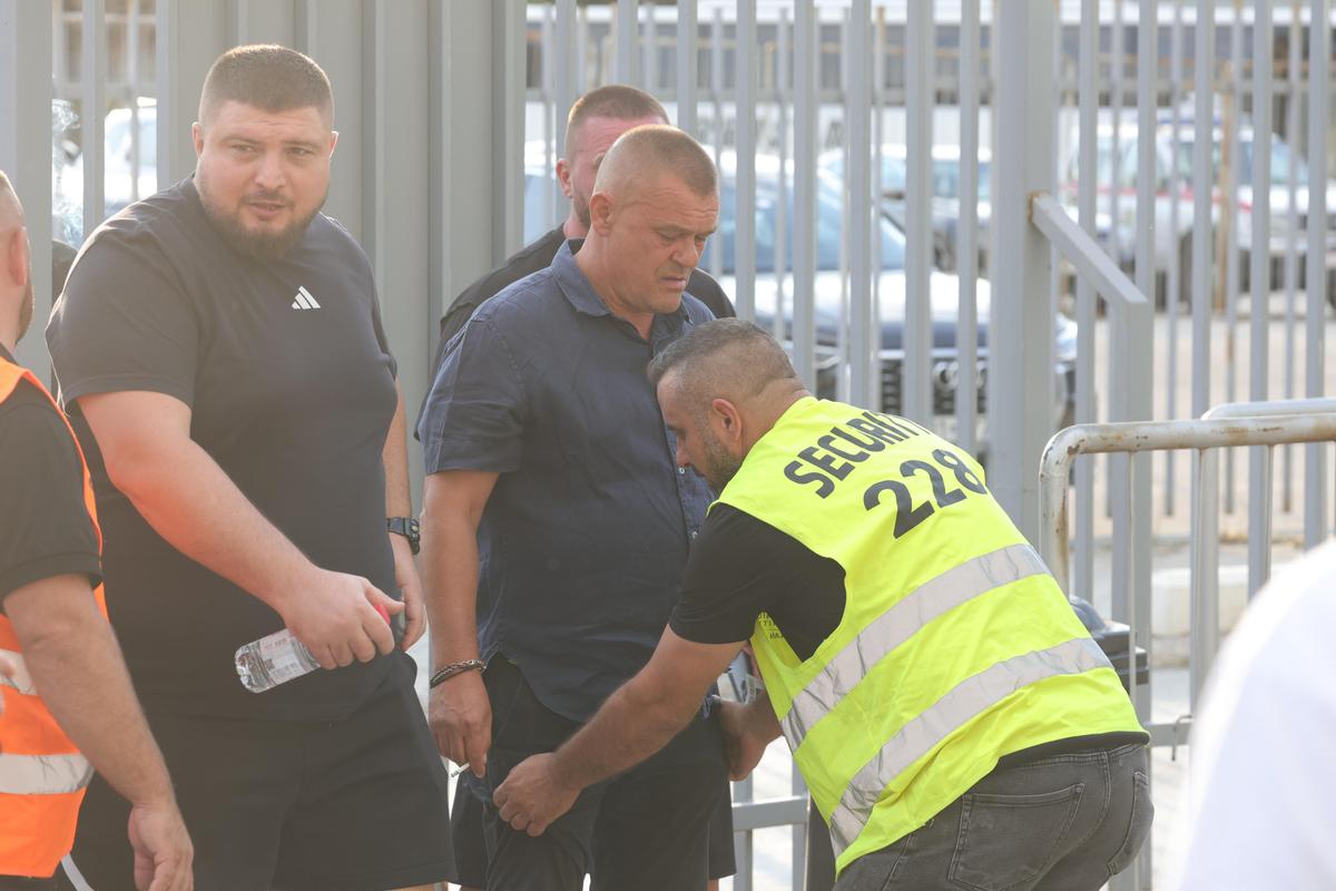 Cine o susține pe FCSB în deplasarea cu Drita? Mustață și alți lideri de galerie au primit locuri la VIP