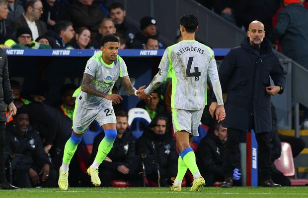 Manchester City sacrifică două vedete pentru Enzo Fernandez!