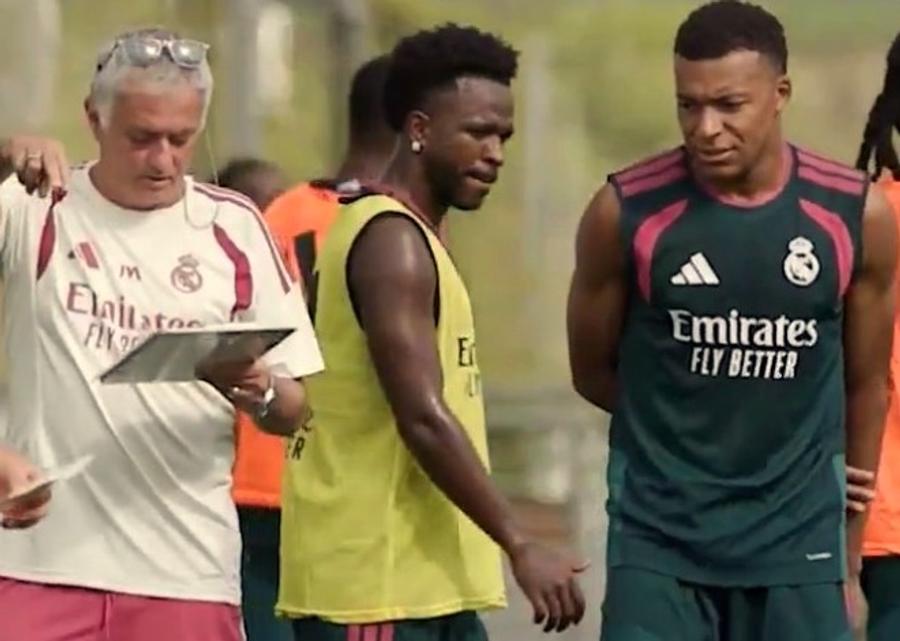 Kylian Mbappe (alături de Vinicus Jr.) trage din greu la antrenamenetele lui Mourinho / Foto: X Madrid Zone Kylian Mbappe face declarații cu subînțeles: „Mourinho chiar știe cum se câștigă. Percepe foamea de trofee!”