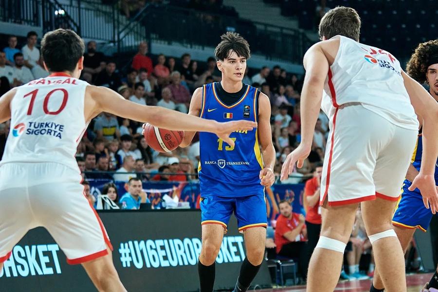 Sebastian Lăpuște, vedeta României U16/Foto: fiba.basketball Convocat la 15 ani la naționala de seniori, Sebastian Lăpuște a vorbit pentru GSP.ro despre viitorul său: „NBA, Euroligă, cine știe?”