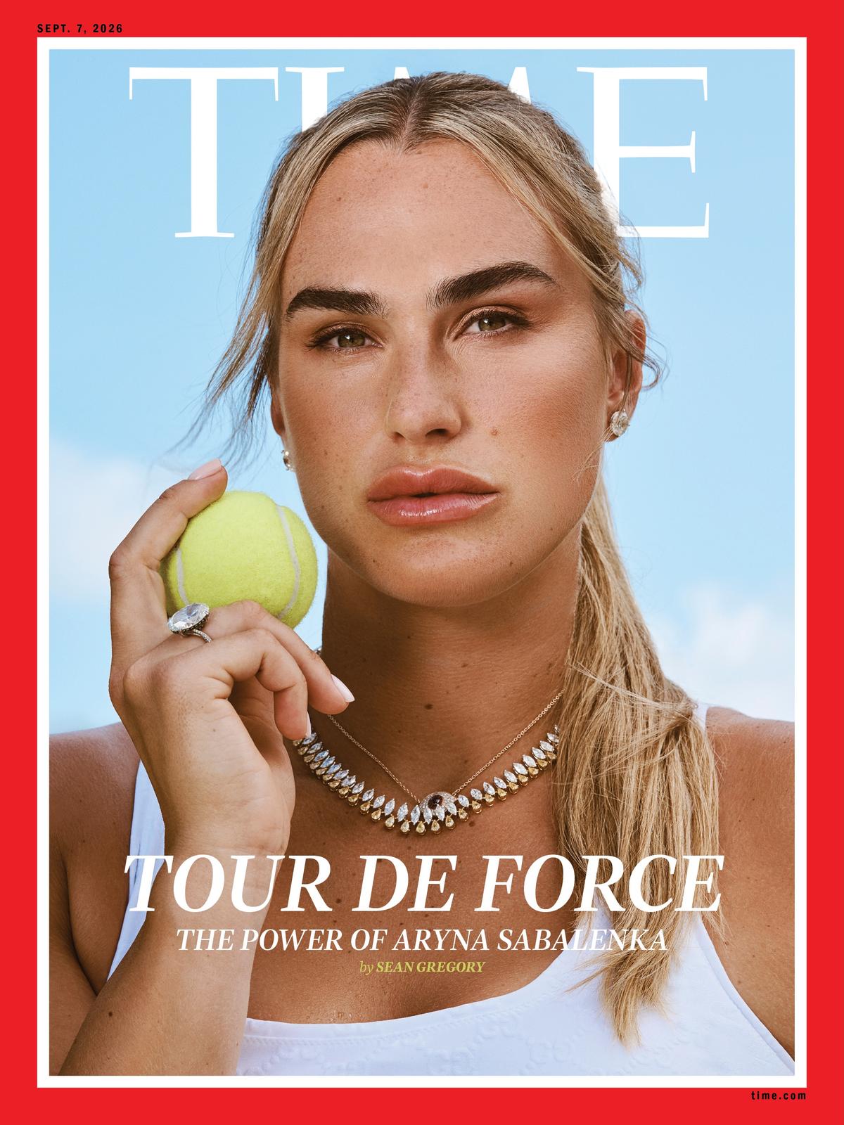Aryna Sabalenka a pozat pentru Time, pe tocuri și în costum de baie, pe un teren de baschet
