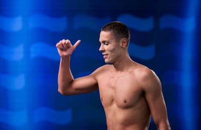 David Popovici, imediat după ce a reușit a treia dublă de aur consecutivă la Campionatele Europene: „Să sperăm că peste doi o să fiu octuplu”