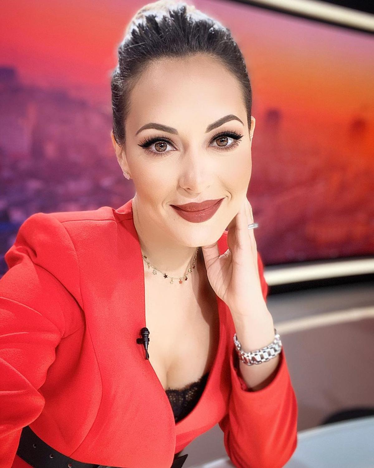 GALERIE FOTO Prezentatoarea știrilor de la TVR își dezvăluie pasiunea pentru fotbal: „Aș fi cu siguranță atacant”
