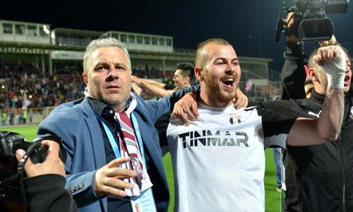 Marius Șumudică (stânga) și Denis Alibec (dreapta)