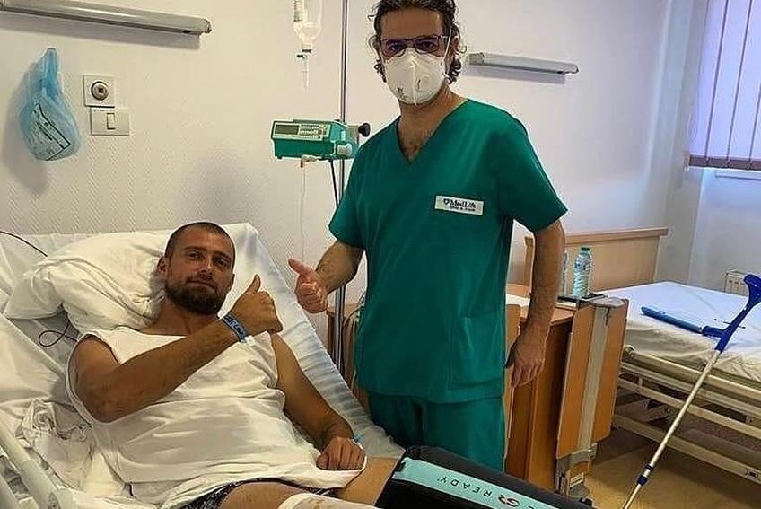 Gabi Tamaș (36 de ani), U Cluj, a fost operat zilele trecute, după ce a suferit o ruptură de menisc la primul meci în tricoul „șepcilor roșii”, victoria cu 1-0 împotriva lui Aerostar Bacău // Sursă foto: https://www.facebook.com/FCUCluj