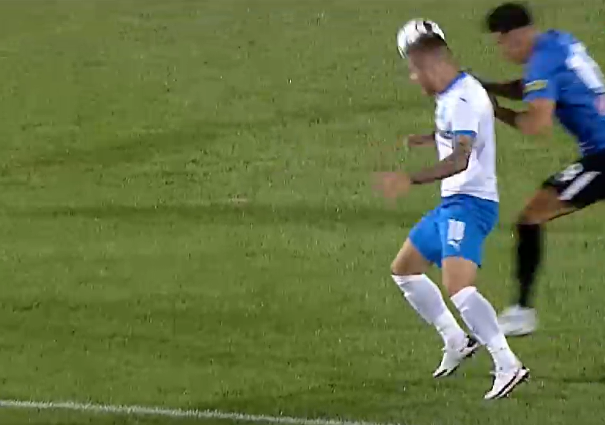 VIITORUL - CRAIOVA. Atac violent la Alex Cicâldău în startul meciului! Arbitrul a arătat „roșu” direct!