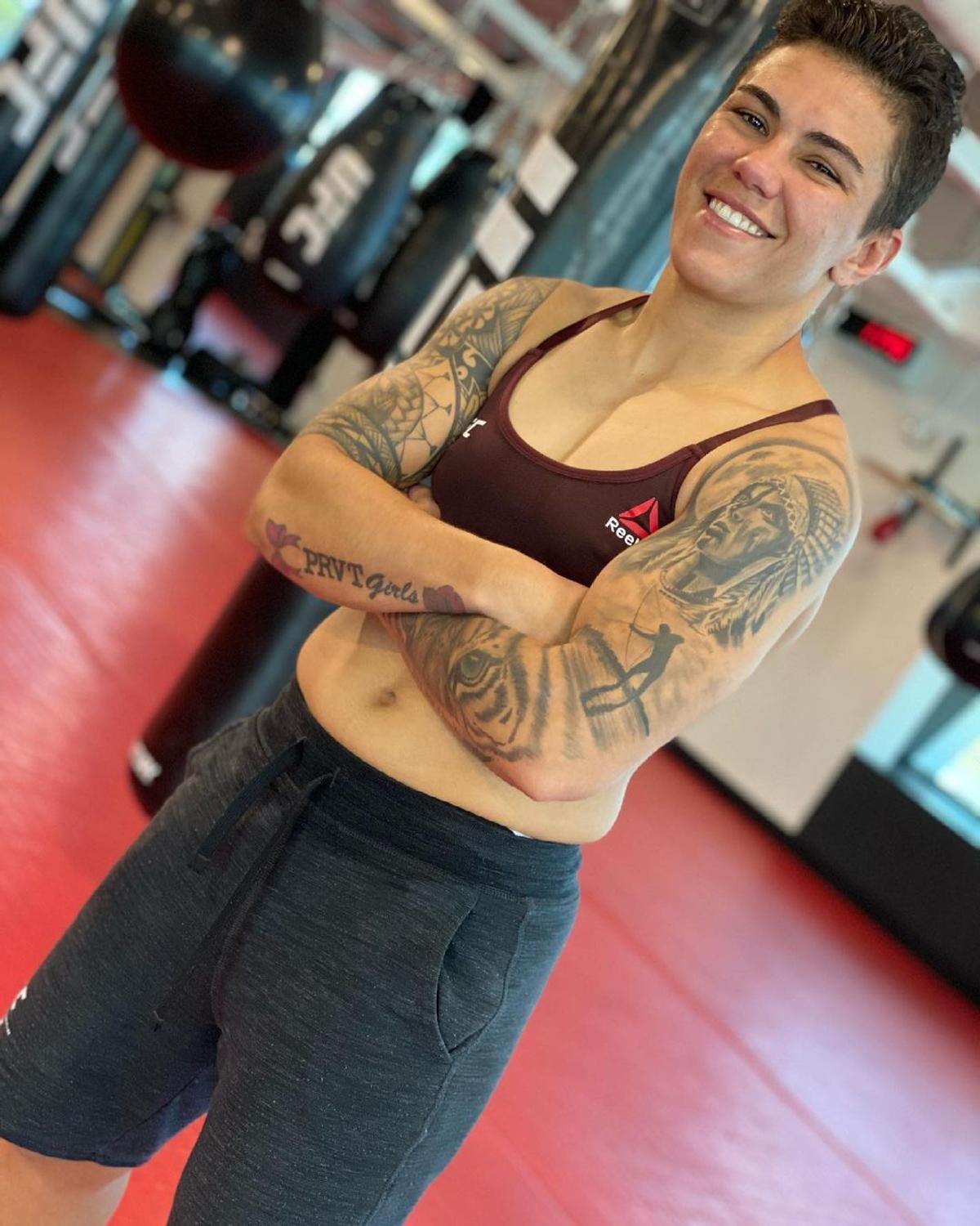 O luptătoare din UFC spune că trăiește din banii de pe OnlyFans: „Mi-am plătit mașina și chiria pe 6-7 luni”