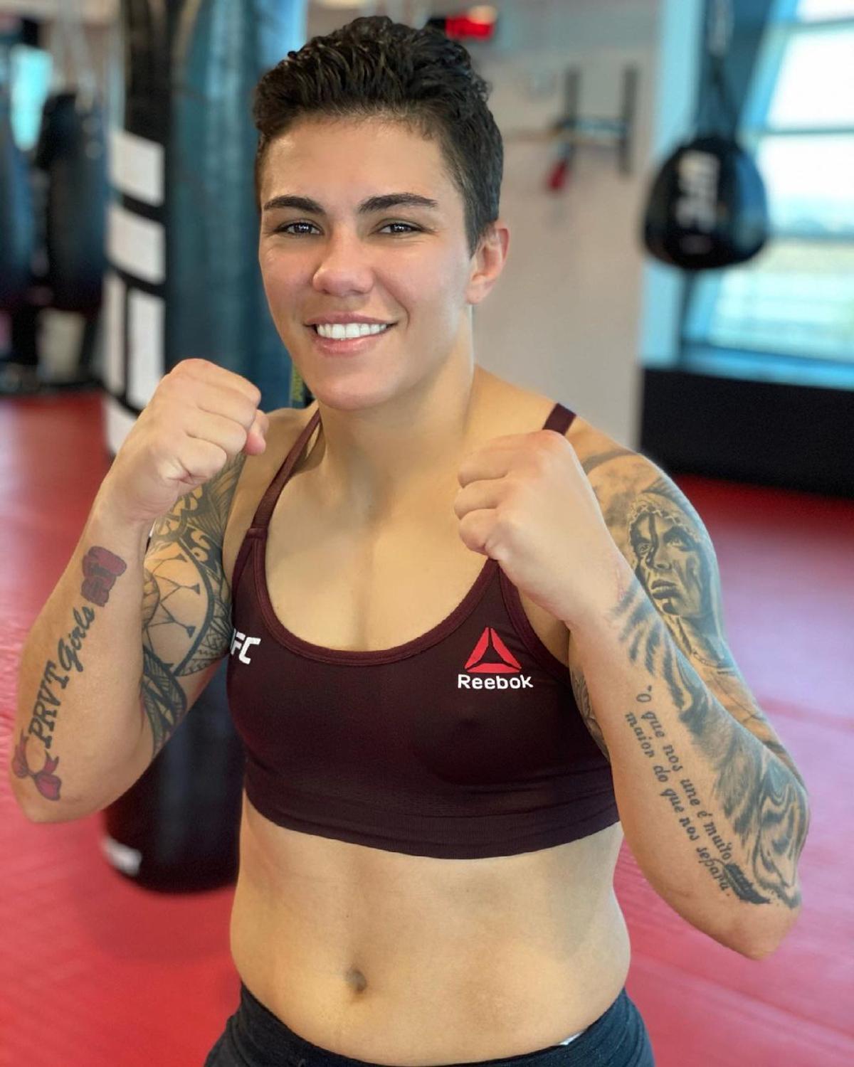 O luptătoare din UFC spune că trăiește din banii de pe OnlyFans: „Mi-am plătit mașina și chiria pe 6-7 luni”