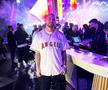 Denis Alibec, lângă barul din zona VIP a festivalului