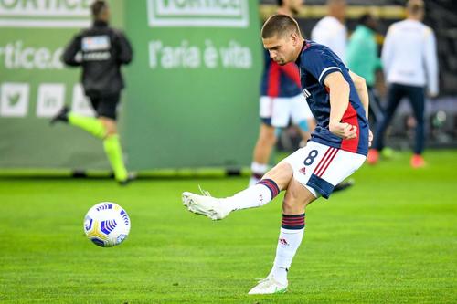Răzvan Marin (25 de ani, mijlocaș central) a rămas fără antrenor. Cagliari l-a demis pe Leonardo Semplici (54) după doar 3 etape scurse din noul sezon.