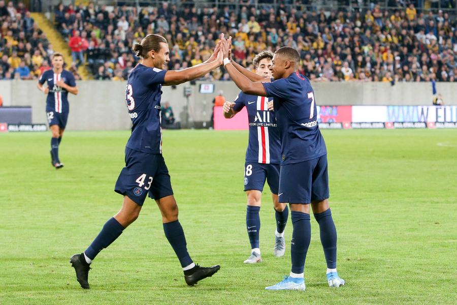 Virgiliu Postolachi, bucurie alături de Kylian Mbappe, Foto: Imago Images Virgiliu Postolachi, dezvăluiri din vestiarul lui PSG: „Am învățat de la Cavani!”