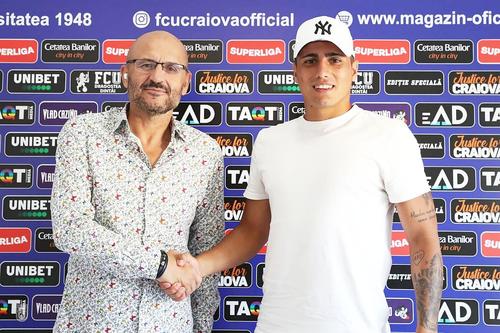 Juan Bauza a semnat prelungirea cu FCU Craiova // foto: Facebook @ Fotbal Club Universitatea 1948