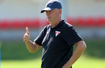 Mircea Rednic a povestit cum se simte după infarct și operație » Laudă un fotbalist: „Îmi pare rău că n-am pus o clauză cu Rapid”