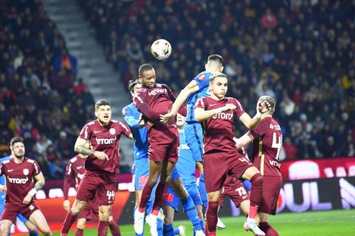 Janga, în săritură, într-un duel CFR Cluj - FCSB / FOTO: Imago