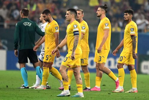 Radu Drăgușin (nr. 3), în timpul meciului România - Kosovo. 
Foto: Imago