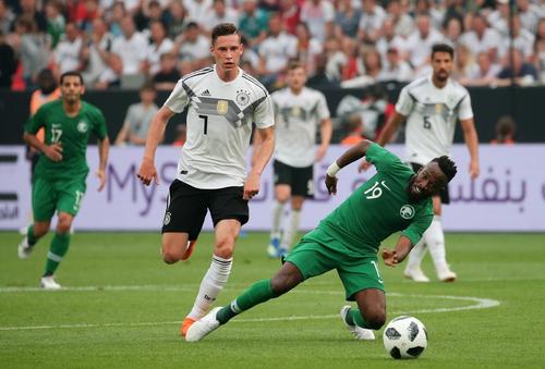 Fahad Al-Muwallad și Julian Draxler / Foto: Imago