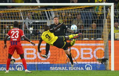Spectacol cu 6 goluri în debutul etapei din Bundesliga » Borussia Dortmund a urcat pe primul loc