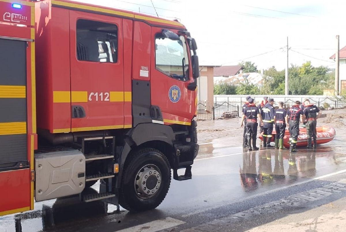 Imagini tulburătoare! Localitatea natală a lui Lucian Bute, devastată de ciclonul „Boris” » Un bărbat și o femeie au fost luați de viitură