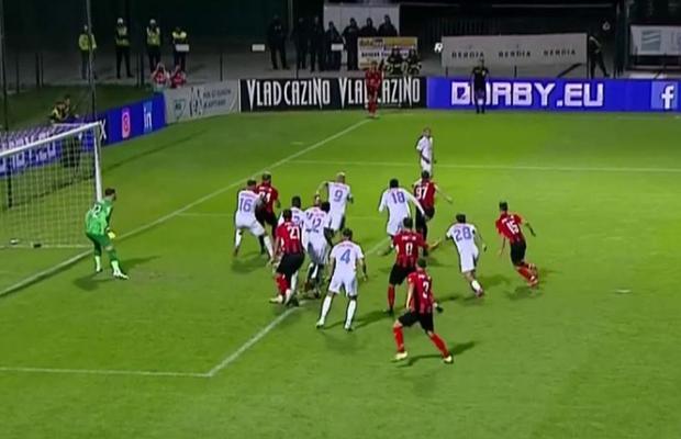 Autogol incredibil în Csikszereda - FCSB! Cum și-a băgat mingea în propria poartă campionul României