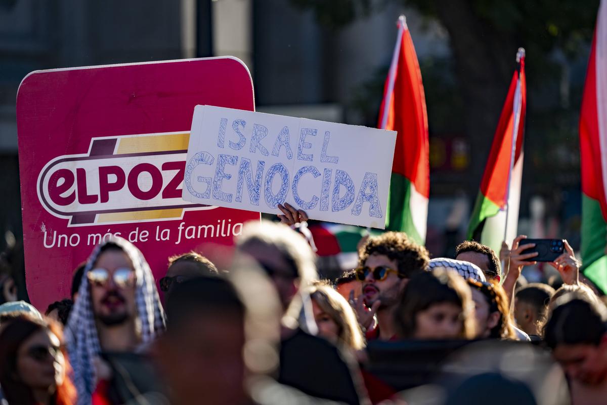 Scene nemaivazute in Turul Spaniei: protestatarii pro-palestinieni au dus la anularea etapei din Madrid